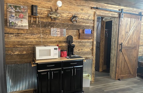 Tie Plant Cabina | Camp House Retreat is located at Grenada Lake, world famous Crappie fishing lake