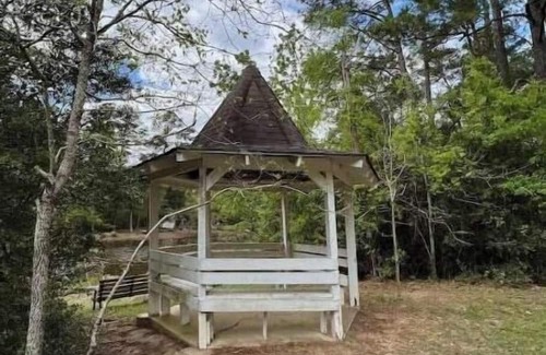 Montgomery Cabina | Cabin In The Forest - Sam Houston National Forest
