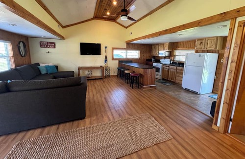 Port Clinton Cabaña | Cozy Waterfront Cottage with a double lot— 4 miles to downtown Port Clinton