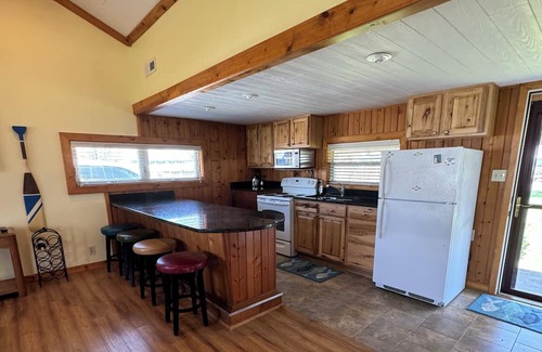 Port Clinton Cabaña | Cozy Waterfront Cottage with a double lot— 4 miles to downtown Port Clinton