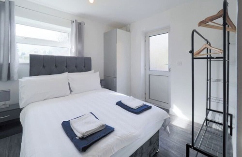 Woking Casa | 3 Bed Bungalow In Woking