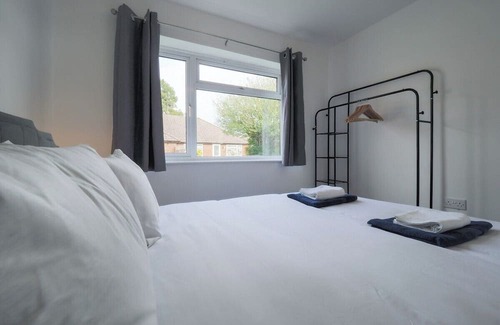 Woking Casa | 3 Bed Bungalow In Woking