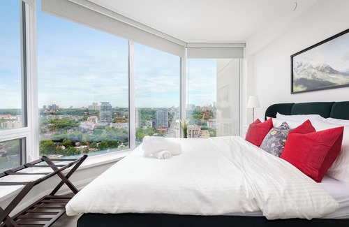 Midtown Toronto Casa | Luxury 2BR in Yorkville Downtown Toronto with City View