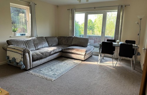Cambourne Apartamento | 2 Bed Apartment - short and long term stay Balcony & Lakeview