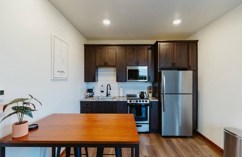Kalispell Apartamento | Brand New Downtown Studio w Kitchen
