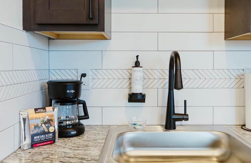 Kalispell Apartamento | Brand New Downtown Studio w Kitchen