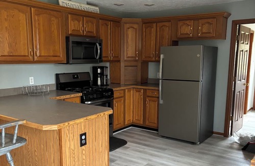 Decatur Casa | Country house with 3 bedrooms and 2 bathrooms. Several acres of woods to hike.