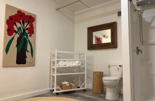 South End Apartamento | Awesome Large Open Concept 2 Bedroom Warehouse Loft in Downtown Burlington