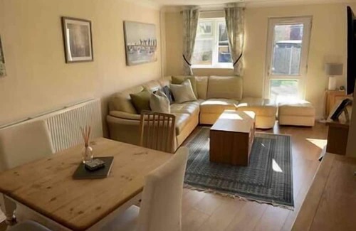 Lillington Casa | Spacious 3 bed house with parking