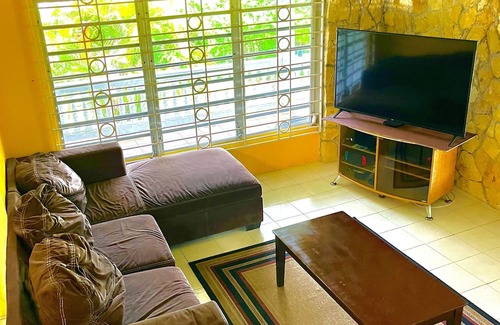 Estate Marys Fancy Casa | Spacious family friendly house, in quiet safe neighborhood. Huge yard and porch!