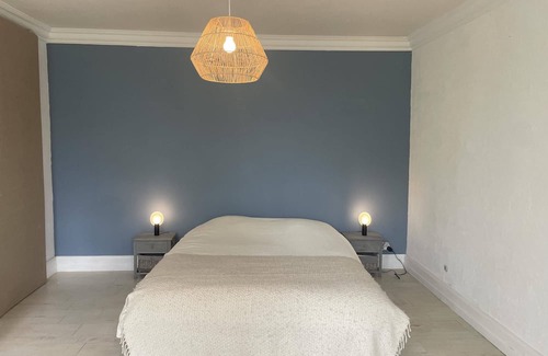 Jussy-le-Chaudrier Casa | Maison de Charme au Milieu D'un Parc Arboré
