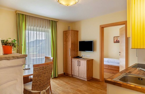 Oberau Apartamento | Apartment 'Landhaus Sonnenzauber Zauberwinkel1' with Mountain View, Balcony and Wi-Fi