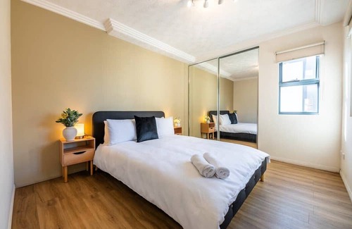 Woolloongabba Apartamento | Urban Luxury: City Apartment with Pool and Parking