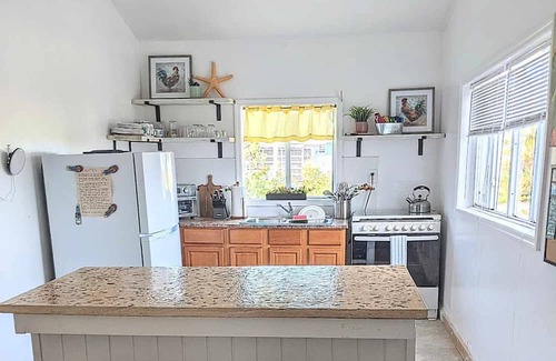 Governor's Harbour Cabaña | Centrally located, budget friendly cottage across of GHB airport.