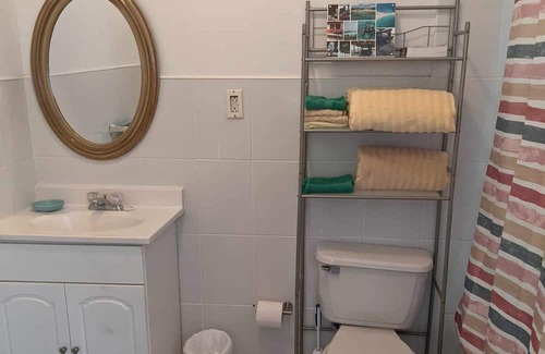 Governor's Harbour Cabaña | Centrally located, budget friendly cottage across of GHB airport.