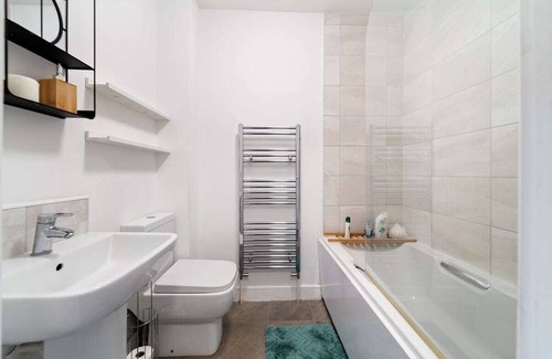 Aylestone Casa | City Center Charm and Comfort