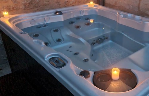 Gauriaguet Casa | Holiday Home 'Gîte La Pépite' with Shared Pool, Wi-Fi and Air Conditioning