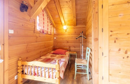 Saint-Colomban-des-Villards Apartamento | Apartment 'Grand Appartement' with Mountain View, Shared Terrace and Shared Garden