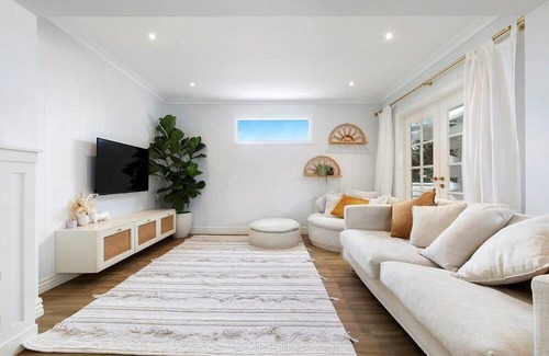 Frankston Villa | Long Island Beach Escape