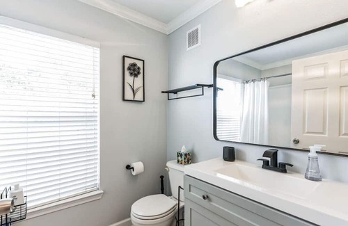 New Tampa Apartamento | Paradise Palms-Cali King Beds-EV ChargersAvailable