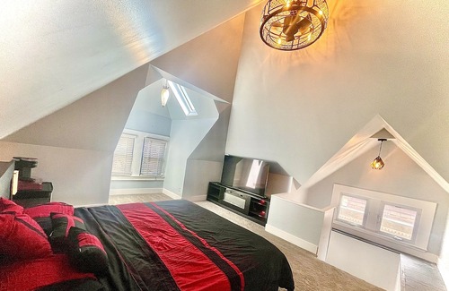 Bellevue Casa | Modern Victorian in Bellevue !