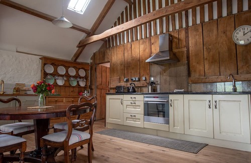 Barwick Cabaña | THE GRANARY, pet friendly, with a garden in Yeovil, Somerset