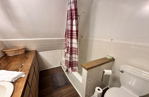 Lancaster Casa | High above Center HIll Lake. Come enjoy Owl's Nest.