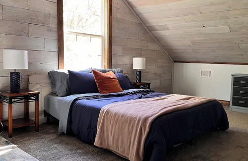 Siloam Springs Cabaña | Hilltop Cottage
