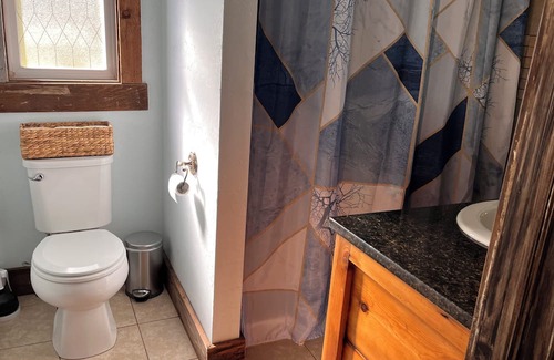 Siloam Springs Cabaña | Hilltop Cottage