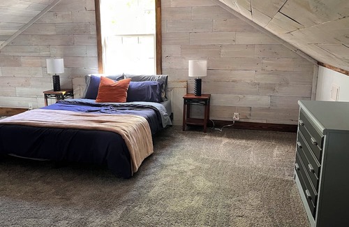 Siloam Springs Cabaña | Hilltop Cottage