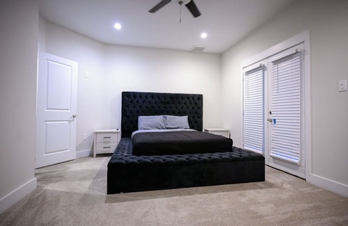 Shady Acres Casa | Perfect Houston getaway!! With 3 spacious bedrooms and a beautiful rooftop patio