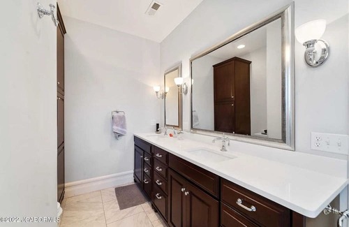 Fulton Casa | This edifice is stunning, historic and absolutely in a cool state . It has pool.