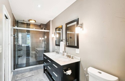 Canton Casa | Cozy urban oasis near Fells Point and Johns Hopkins