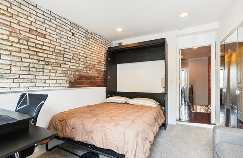 Canton Casa | Cozy urban oasis near Fells Point and Johns Hopkins