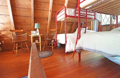 Paris Cabaña | A-Frame Cabin on Muskegon River- Outdoor Adventures await!