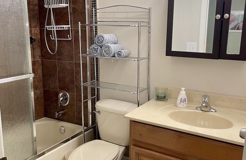 Plymouth Condominio | Quiet and convenient bedroom and private bath by Orlando