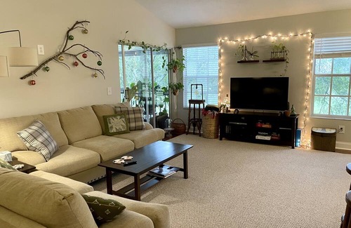 Plymouth Condominio | Quiet and convenient bedroom and private bath by Orlando