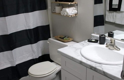 Monroeville Apartamento | Your Stonecliffe Escape - Convenient location with a peaceful community feel!