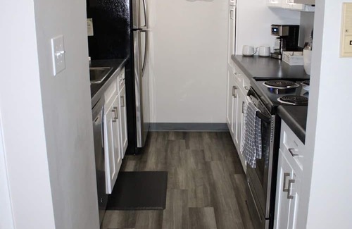 Monroeville Apartamento | Your Stonecliffe Escape - Convenient location with a peaceful community feel!