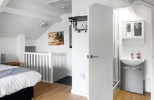 Blackwood Cabaña | Discover The Highmead; Where urban excitement meets rural serenity in picturesque Blackwood, just mo