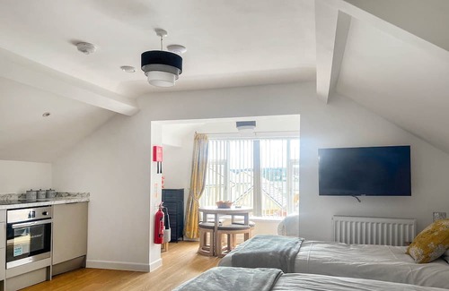 Blackwood Cabaña | Discover The Highmead; Where urban excitement meets rural serenity in picturesque Blackwood, just mo