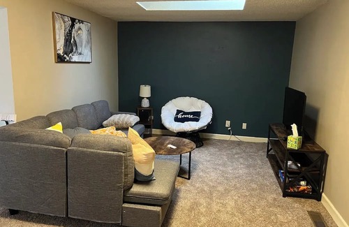 Des Moines Casa | Cozy home away from home