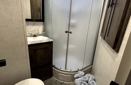 Nancy Casa | Cozy camper less than a mile from the beautiful Lake Cumberland!