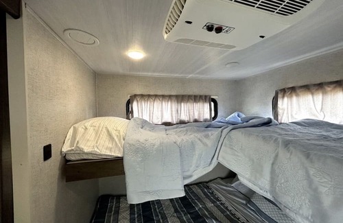Nancy Casa | Cozy camper less than a mile from the beautiful Lake Cumberland!