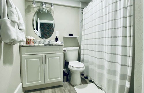 Riverside Heights Casa | Vibrant Tampa Retreat w/ Large Deck & Grill: Minutes from Top Attractions!