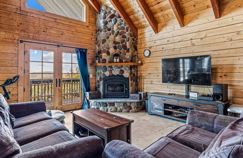 Julian Cabina | cozy Room on a log cabin on the Mountains of Julian.