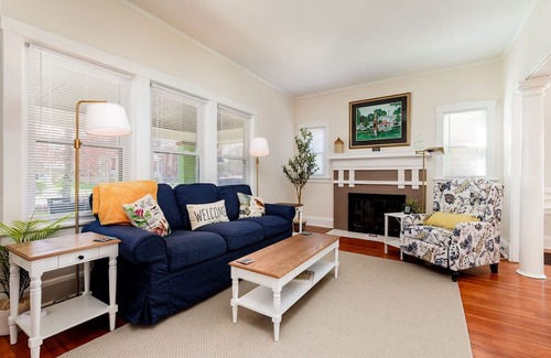 Maplewood Casa | Charming Cottage in Maplewood
