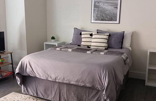 Tucson Apartamento | cozy queen hideaway is located in the historical down town Tucson area.