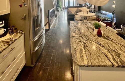 South Philadelphia Casa | Smart TV | Free W/D | Huge TV | Close to Airport | Affordable Room Rental