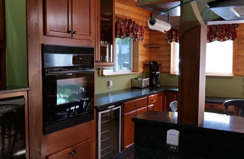Hesperia Cabina | White River Trout House Hesperia MI Riverfront Cabin